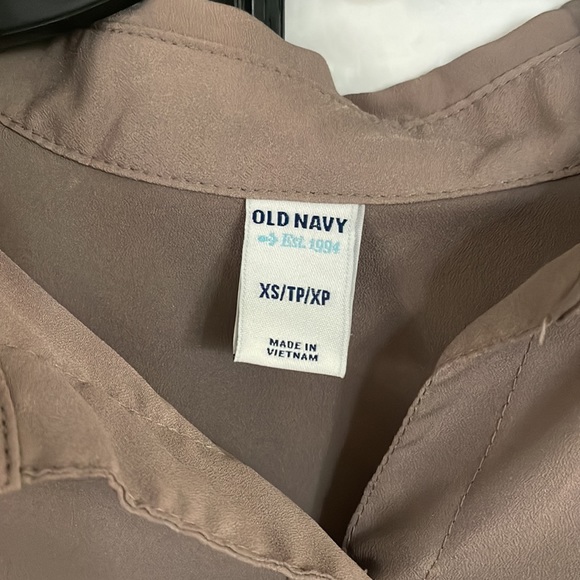 Old Navy, sheer blouse in XS. Like new! - Picture 5 of 5